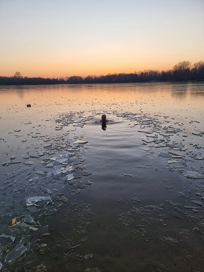 Otužilec jezero led